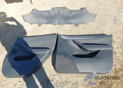 2023 Tesla Model Y Awd/Long Range Dual Motor All-Wheel Drive z USA, uszkodzony, nr VIN 7SAYGAEE3PF807541